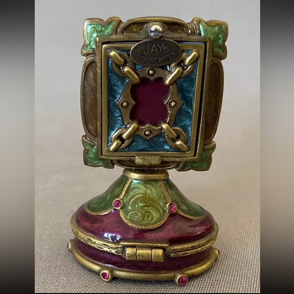 Rare Jay Strongwater Jeweled Enameled Trinket Box with Picture Frame
NEW 
5052 - Picture 3 of 8
